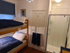 a small room with a shower and a bunk bed at Hikers & Bikers Refuge in Ipswich