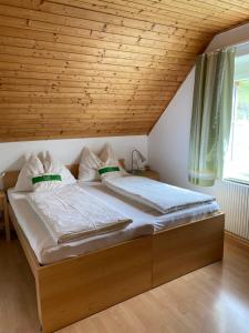 Postel nebo postele na pokoji v ubytování Privatzimmer Haus Gschweitl