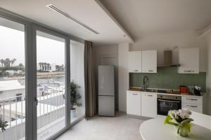 Kuchyň nebo kuchyňský kout v ubytování Calammare Apartments - Luxury Apartments with Beach and Gym - Molfetta
