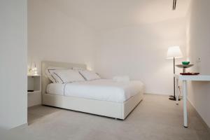 Postel nebo postele na pokoji v ubytování Calammare Apartments - Luxury Apartments with Beach and Gym - Molfetta