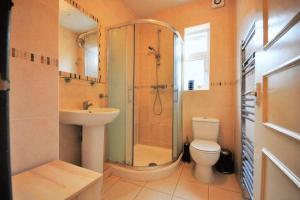 a bathroom with a shower and a toilet and a sink at Apartment with garden 4 stop to Holland Park in London