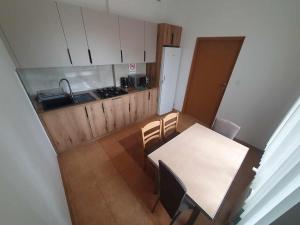 Η κουζίνα ή μικρή κουζίνα στο Apartamenty przy rondach