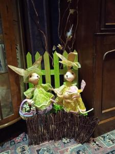 two stuffed animals are sitting in a basket at Metropol Hotel in Calais