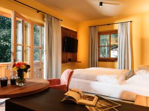 TV a/nebo společenská místnost v ubytování Landgasthof Hotel Linde