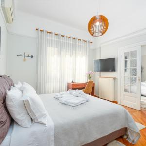 Postel nebo postele na pokoji v ubytování Plaka Sofi Suite