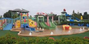 a playground with a water park with a water slide at Stacaravan op Camping Capfun de Bongerd in Tuitjenhorn