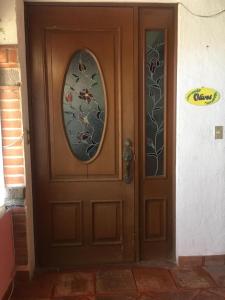 a wooden door with a round window on it at Olivos Habitación cuádruple in Tequisquiapan