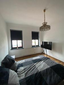 a bedroom with a bed and a desk in it at Aurich City Loft in Aurich