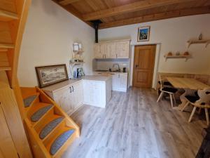 Una cocina o zona de cocina en Stari mlin Franja/Old Mill Franja