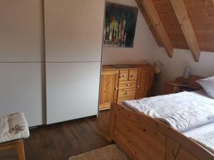 Ένα ή περισσότερα κρεβάτια σε δωμάτιο στο Lively apartment in Freinsheim
