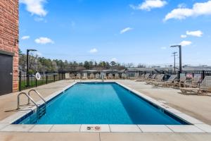 The swimming pool at or close to Cobblestone Hotel & Suites - Cullman