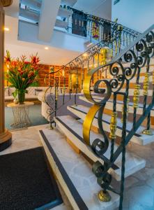 a set of stairs with yellow and black railings at Hotel Montes De La Castellana in Armenia