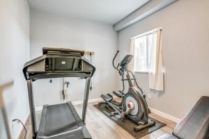Fitness centrum a/nebo fitness zařízení v ubytování Palmer Apartment with Peaceful Pond and Kayaks!