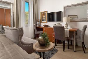 Televízia a/alebo spoločenská miestnosť v ubytovaní Apartments Studios 81