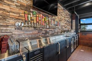 The lounge or bar area at Cobblestone Hotel & Suites - Cullman