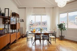 En generel udsigt til bjerge eller udsigt til bjerge taget fra lejligheden