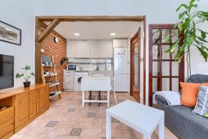 a living room with a couch and a table at Vivienda Turística, Refugio Azkue Encanto y Comodidad in Bilbao