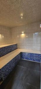 a empty room with blue tiles on the wall at Option Full Service Residence in Rio de Janeiro