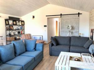 a living room with a blue couch and a table at Maison à 10’ à pieds du port de La Rochelle in La Rochelle