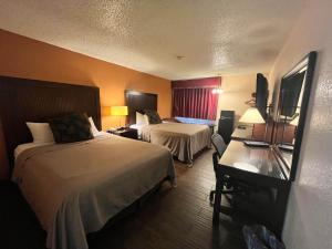 Motel 6 Deming, NM客房内的一张或多张床位