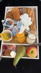 Opțiuni de mic dejun disponibile oaspeților de la Chambre double balcon vue mer