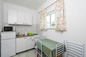 Kuchyň nebo kuchyňský kout v ubytování Apartments Goga