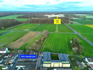 an aerial view of a parking lot with a yellow sign at Fair´n Square Hotel 24 Stunden Check In in Darmstadt