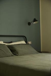 Ein Bett oder Betten in einem Zimmer der Unterkunft Sky & Vineyards - Mora -