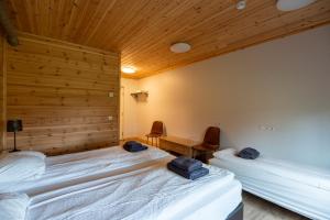 Katil atau katil-katil dalam bilik di Gladheimar Guesthouse