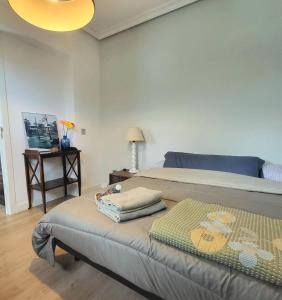 a bedroom with a bed and a table at SUKI HOUSE Chalet 1 in Madrid