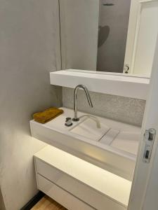 Fotografie z fotogalerie ubytování Quarto privativo com banheiro exclusivo fora do quarto v Lisabonu + 5 fotografií
