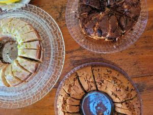 four pies sitting on a wooden table at Pousada Estrela do Mar in Maresias +17 photos