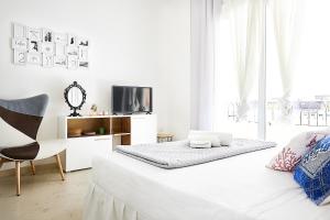 A television and/or entertainment centre at Heidi's Apartment