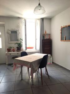 Fotografia z galérie ubytovania Agréable appartement T2 proche centre v destinácii Nîmes