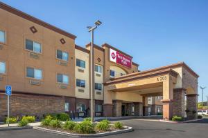 an image of a hotel at Best Western Plus Taft Inn in Taft