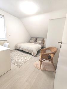 מיטה או מיטות בחדר ב-Top Wohnung in Mainz-Kostheim