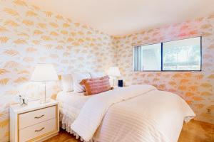 a bedroom with a bed and a window at Toucan Sands in Palm Springs