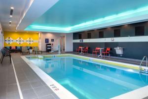 Bazén v ubytování Tru By Hilton Naperville Chicago nebo v jeho okolí