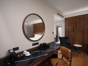 Iceland Parliament Hotel, Curio Collection By Hilton的休息区