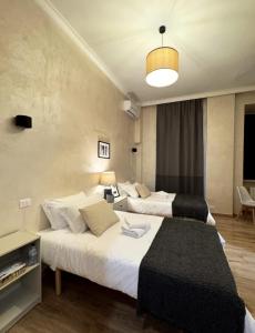 Ένα ή περισσότερα κρεβάτια σε δωμάτιο στο Ten Miles Guesthouse Roma +24 φωτογραφίες