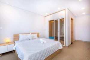Giường trong phòng chung tại Aria Resort- Căn hộ, Villa nghỉ dưỡng sát cạnh bãi tắm riêng miễn phí