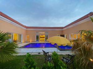 an image of a villa with a swimming pool at أستراحة أريـــان in Gharayfah