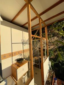 un bagno in una casa con lavandino di Domo mango a Los Santos