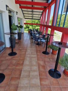 Restaurace v ubytování Rooms with a swimming pool Garesnica, Bjelovarska - 22858