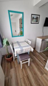 TV a/nebo společenská místnost v ubytování Rooms with a swimming pool Garesnica, Bjelovarska - 22858