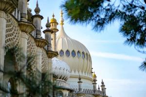 a building with domes on the side of it at Light & Airy Sea View Apartment, Central Brighton in Brighton & Hove