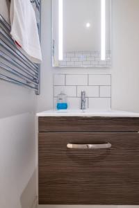 Ванная комната в Modern & Chic Sea View Apartment, Central Brighton