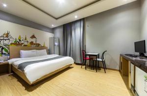 Postel nebo postele na pokoji v ubytování Gallery Hotel