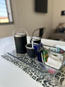 una bandeja de comida encima de un mostrador en Alquiler Vivienda Completa en Barrio Residencial, en Buena Nueva