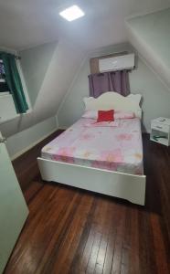 a small bedroom with a bed in a attic at Villa Tutilia in Willemstad